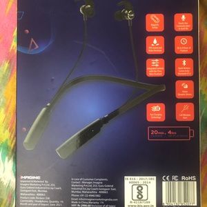Brand new headphones , selling as I got wireless pods